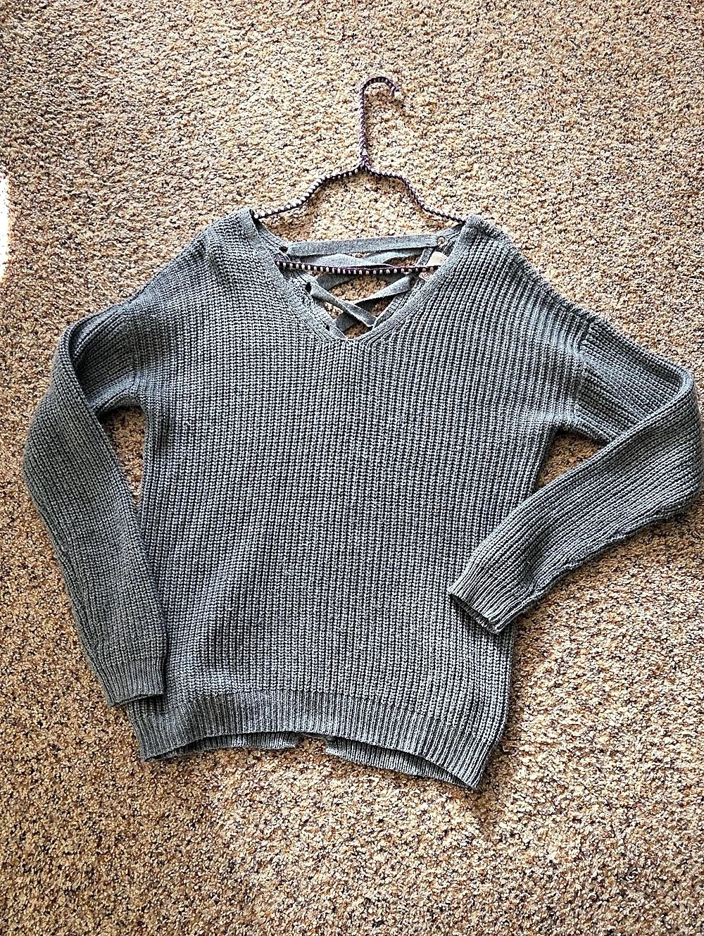 So Gray V-Neck Knit Sweater Size Large